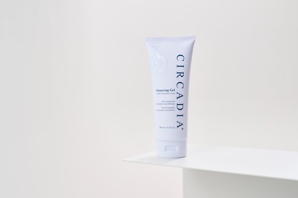 Cleansing Gel with Mandelic Acid 6.7oz — visuel éditorial fabricant