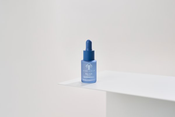 Eye Lift Serum 0.5oz — visuel éditorial fabricant