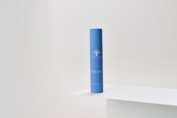 Light Day Sunscreen Broad Spectrum SPF 37 2oz — visuel éditorial fabricant