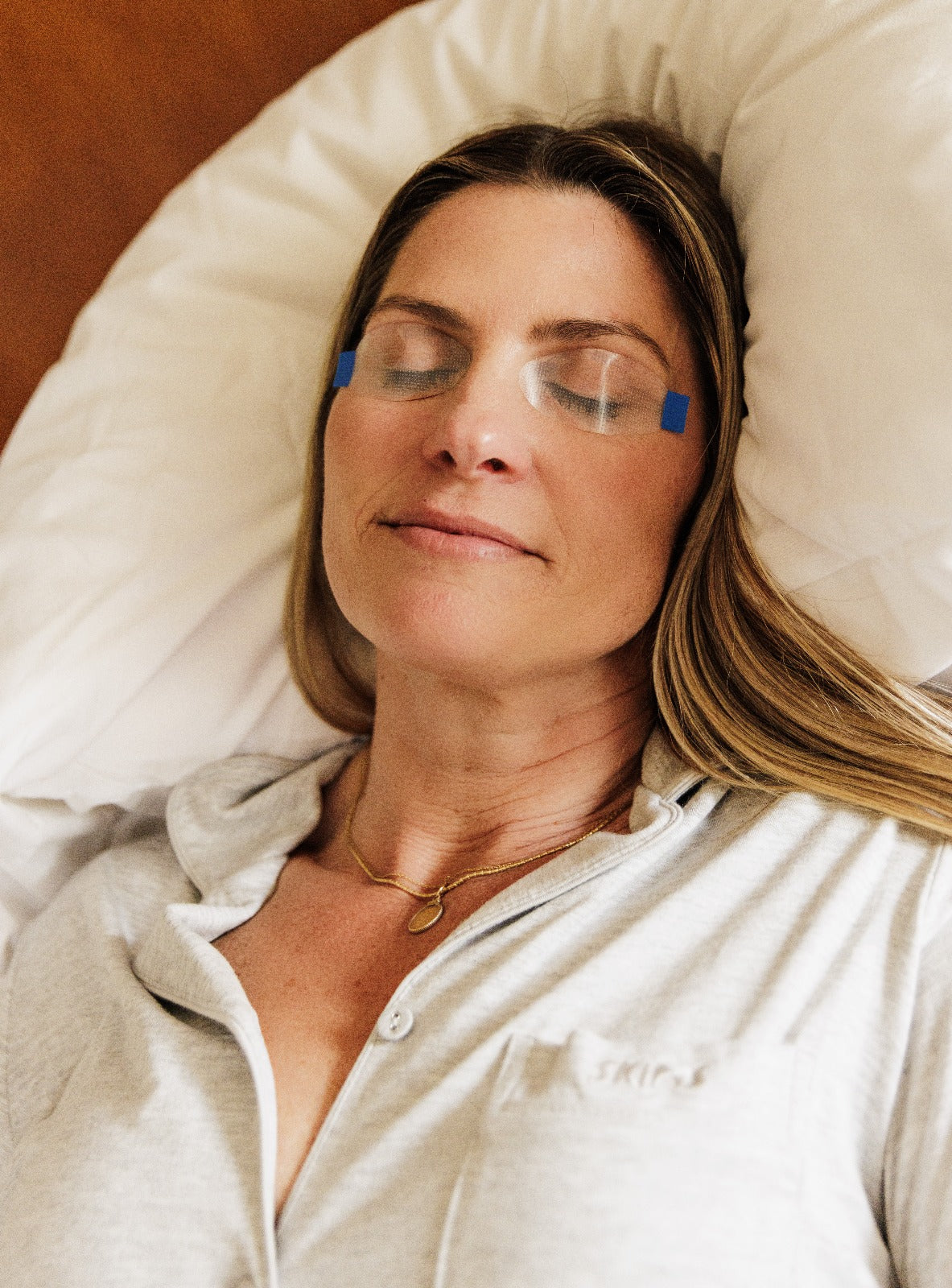 Woman waking up with refreshed eyes after using SleepTite SleepRite overnight lid seals